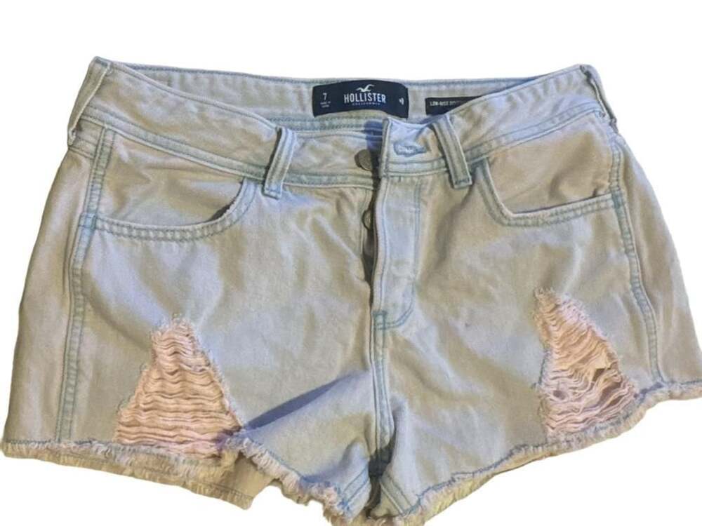 Hollister Low-Rise Boyfriend Short Size 7 Light Wash Pink Distressed